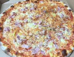 Hawaiian Pizza with Ham and Pineapple